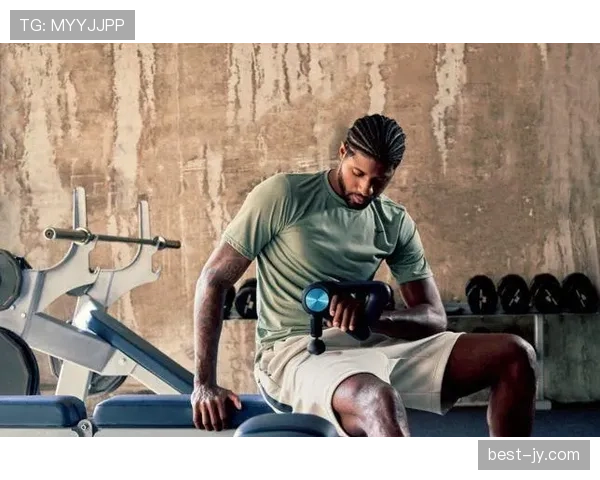 保罗乔治家里泳池比健身房还豪，你确定他真的是篮球运动员？